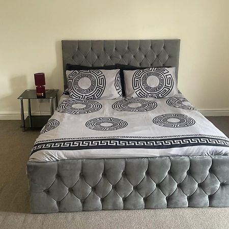 2-Bed Apartment - Sleeps 4 - Street Parking - Wifi Manchester Exterior foto