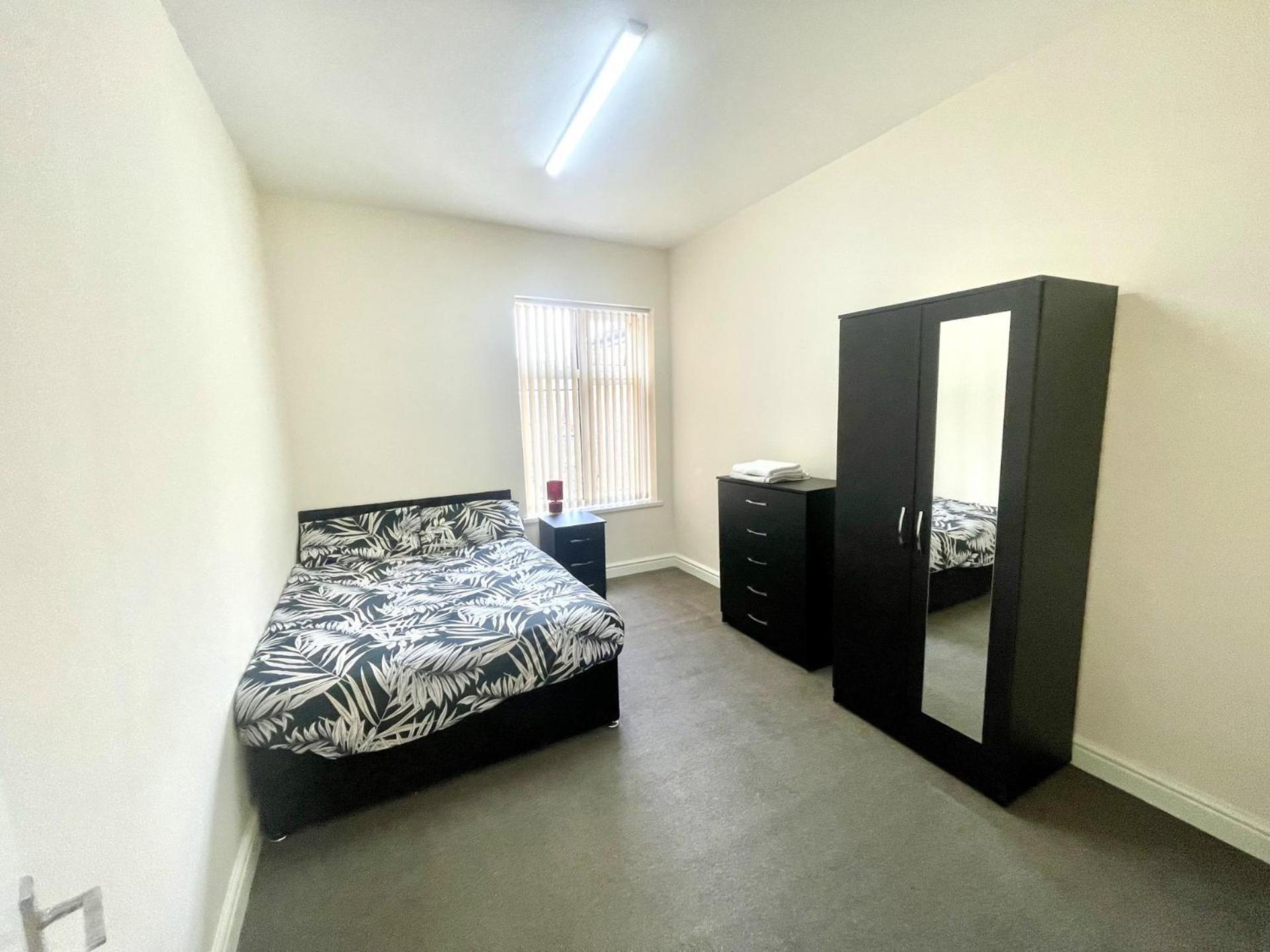 2-Bed Apartment - Sleeps 4 - Street Parking - Wifi Manchester Exterior foto
